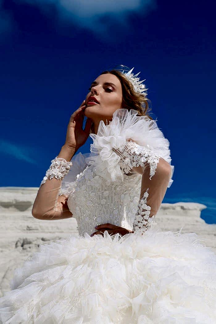 Omuz Detaylı V Yaka Transparan Kol Kat Kat Prenses Gelinlik