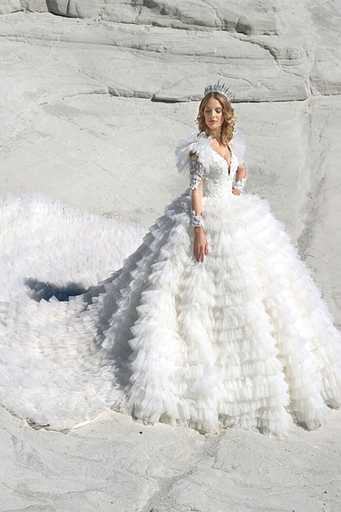 Alternative view of Omuz Detaylı V Yaka Transparan Kol Kat Kat Prenses Gelinlik