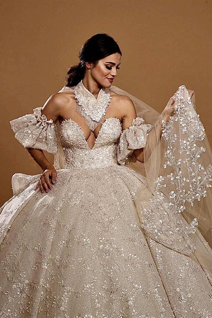 Alternative view of Straplez Yaka Demonte Kol Detaylı Kat Kuyruklu Ekru Prenses Gelinlik