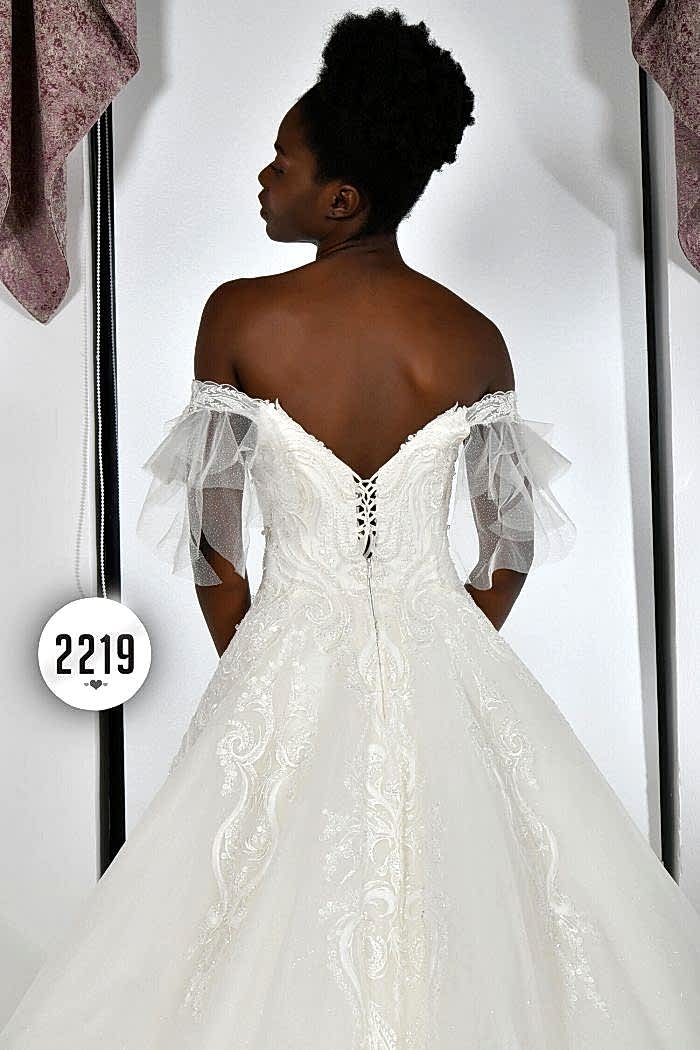 Kalp Yaka Tül Kol Detaylı Sırt Dekolteli Prenses Gelinlik