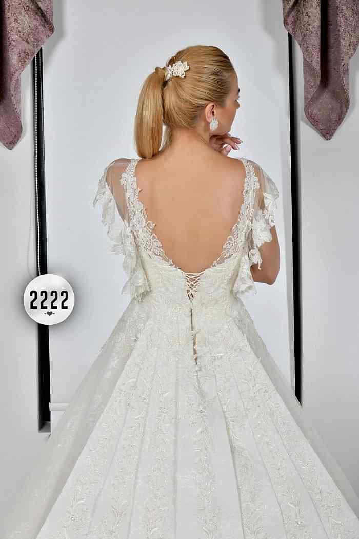 Derin V Yaka Kelebek Kol Kuyruk Detaylı Prenses Gelinlik