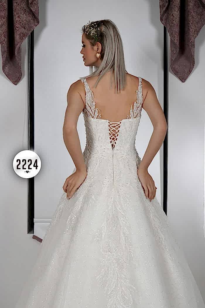 Derin V Yaka Lazer Kesim Sıfır Kol İşlemeli Prenses Gelinlik