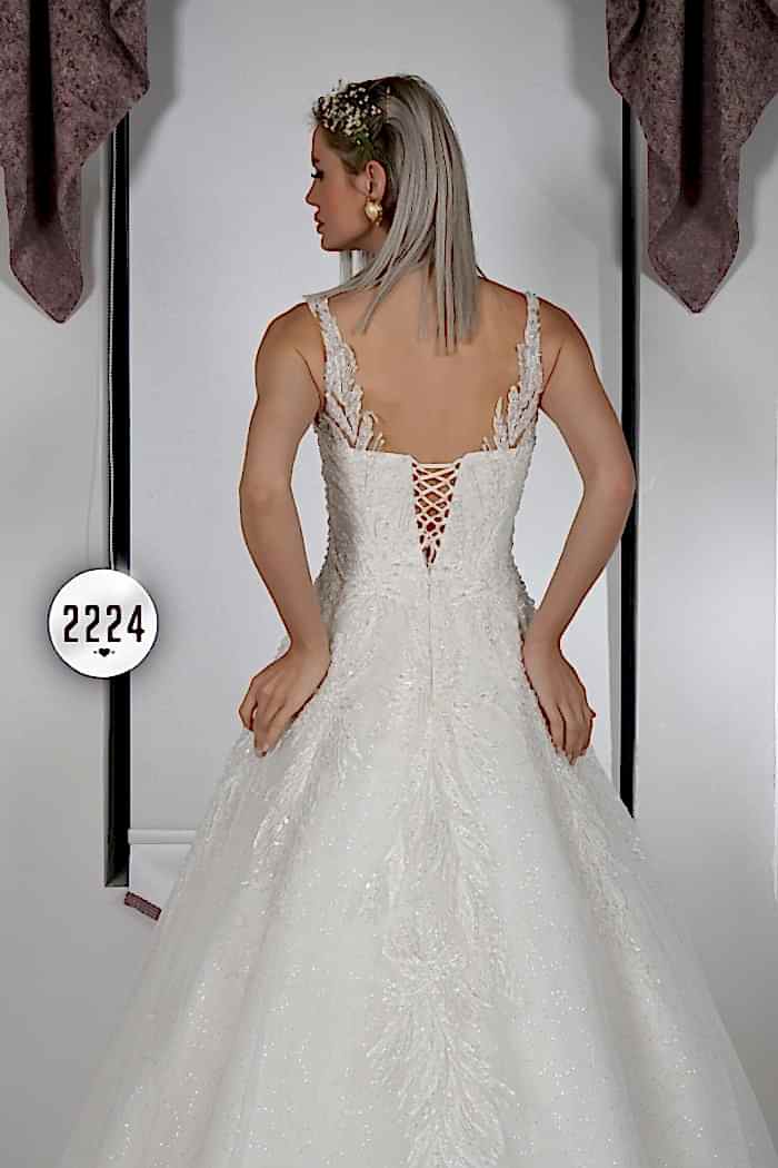 Derin V Yaka Lazer Kesim Sıfır Kol İşlemeli Prenses Gelinlik