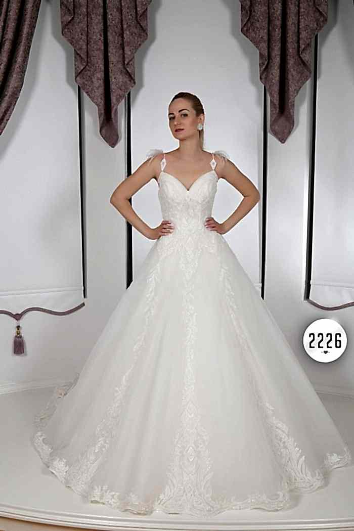 Desenli İp Askılı Kalp Yaka Dantel İşlemeli Prenses Gelinlik