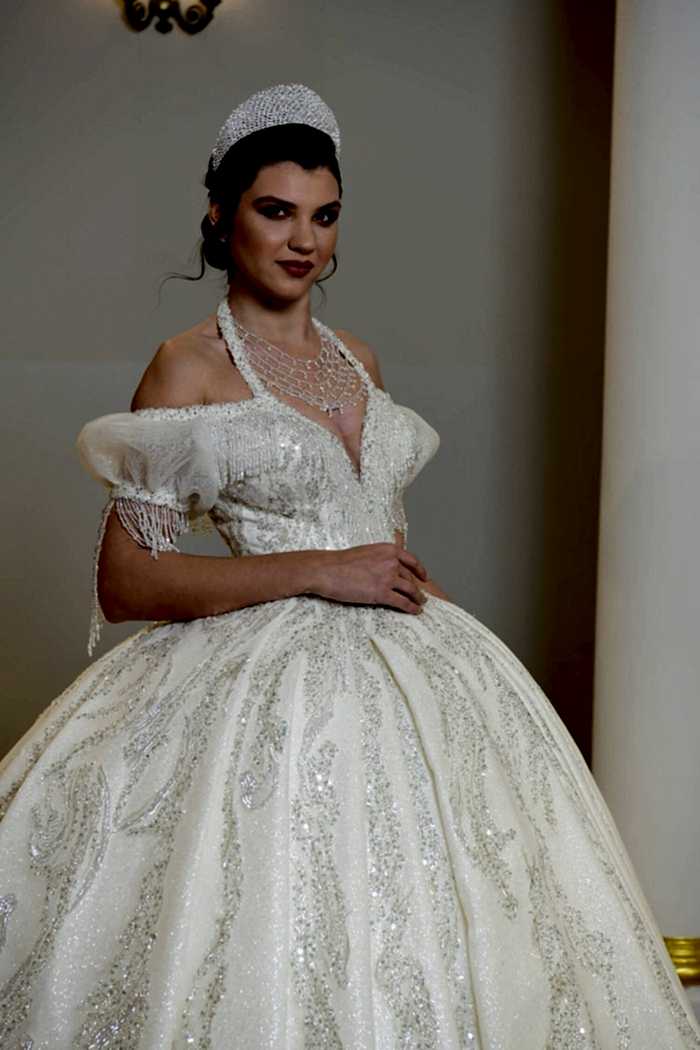 Alternative view of Madonna Yaka Karpuz Kollu Eteği Pileli Balo Tipi Prenses Gelinlik