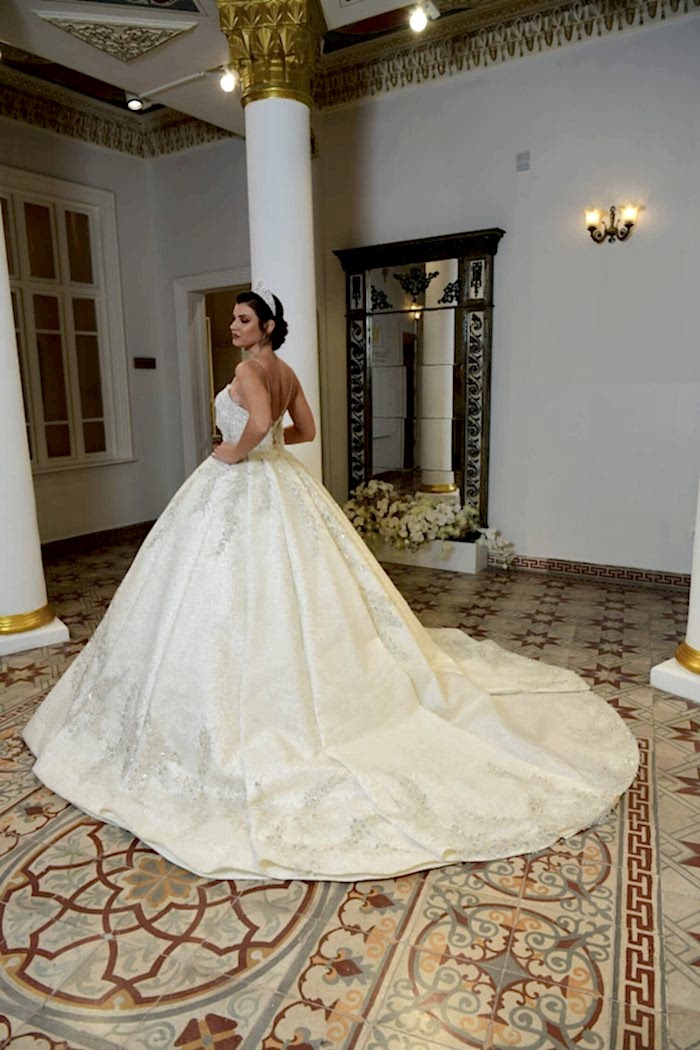 Taşlı İp Askılı Kalp Yaka Sarkaç Detaylı Pileli Prenses Gelinlik