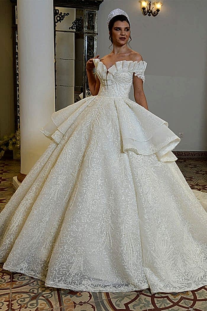 Fırfır Madonna Yaka Simetrik Kat Volanlı Prenses Gelinlik