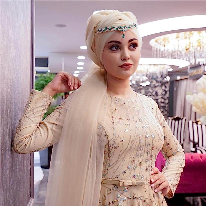 Kristal Taş İşlemeli Krem Tesettür Abiye Elbise