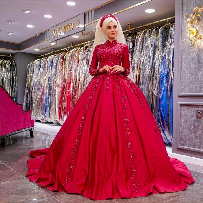 Alternative view of Prenses Model Kırmızı Tesettür Nişanlık