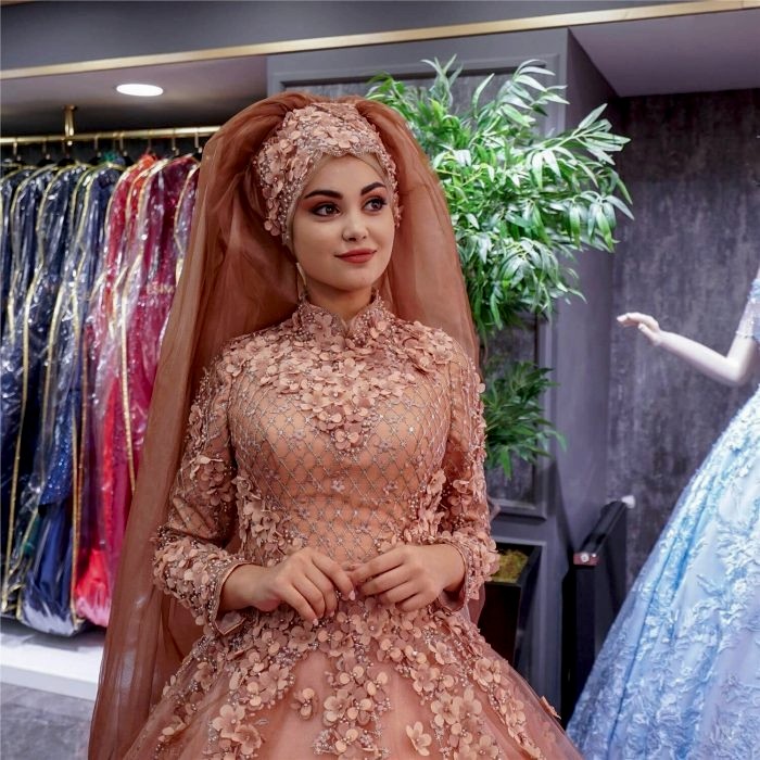 Alternative view of Taşlı A Kesim Kabarık Tesettür Nişanlık