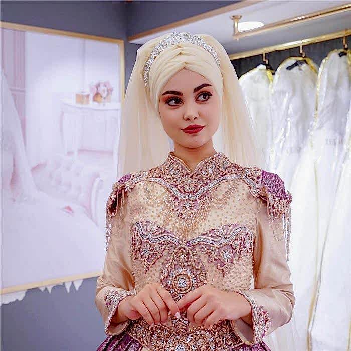 Alternative view of Prenses Model Krem Tesettür Nişanlık