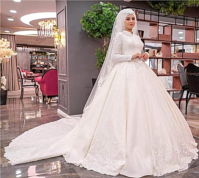 Alternative view of Dantel İşlemeli Işıltılı Kuyruk Etekli Prenses Tesettür Gelinlik