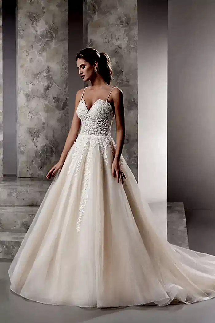 Sırtı Detaylı Dantel İşlemeli A Kesim Gelinlik