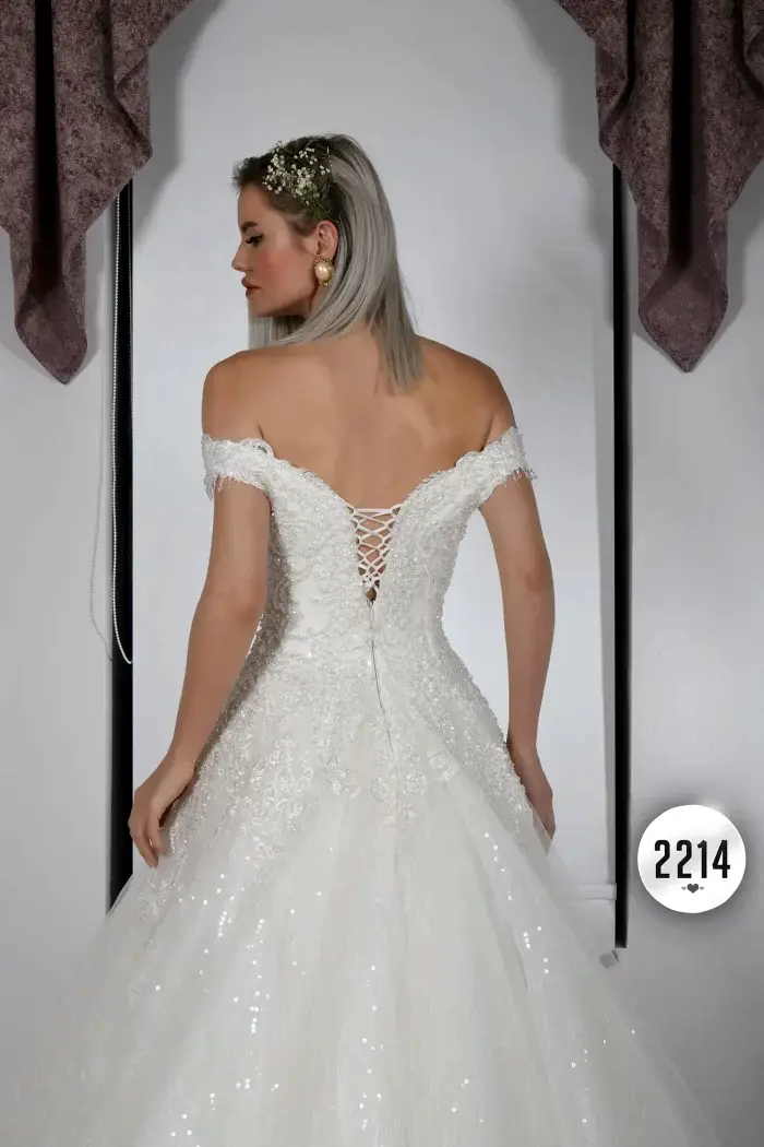 Alternative view of Kalp Yaka Düşük Omuz A Kesim Gelinlik