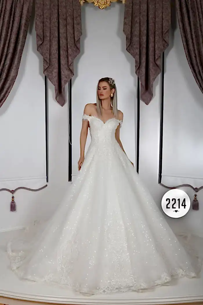 Kalp Yaka Düşük Omuz A Kesim Gelinlik