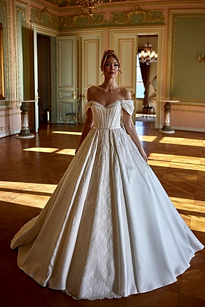 Madonna Yaka Korse Detaylı A Kesim Gelinlik