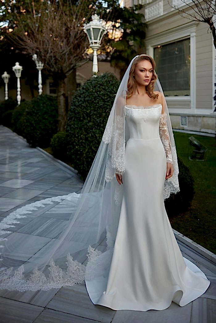 Uzun Dantel Kollu Madonna Yaka Saten Balık Gelinlik