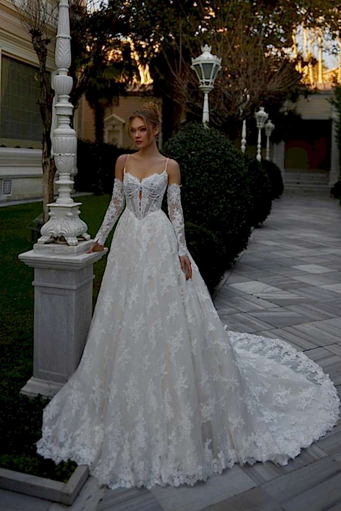 Dantelli Balenli Korsaj Detaylı A Kesim Gelinlik