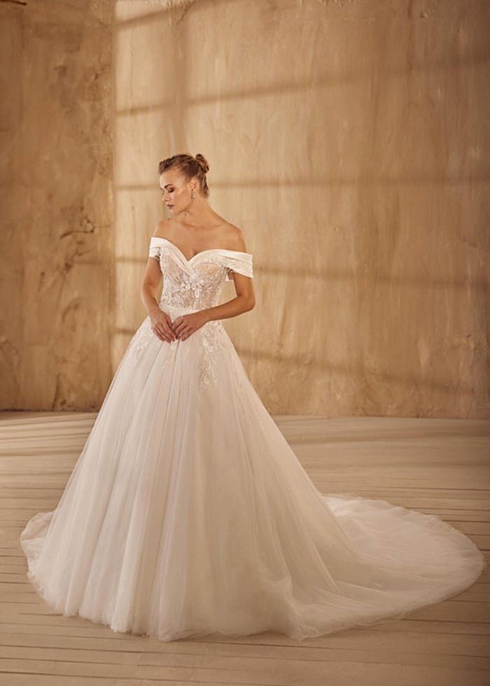 Taş İşlemeli Madonna Yaka Detaylı A Kesim Helen Gelinlik