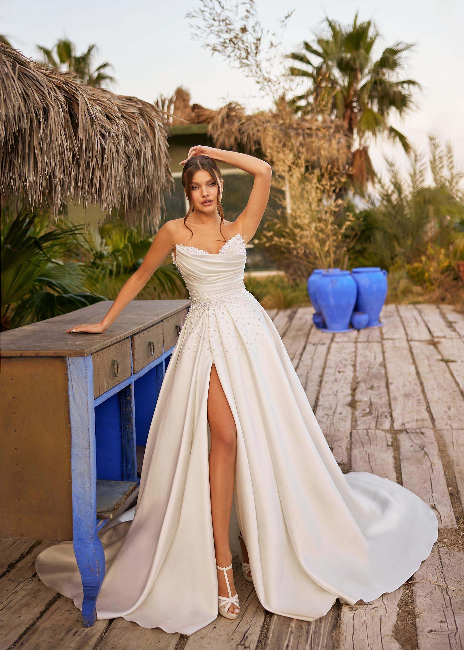 İnci Straplez Yırtmaç Detaylı Helen Saten Gelinlik