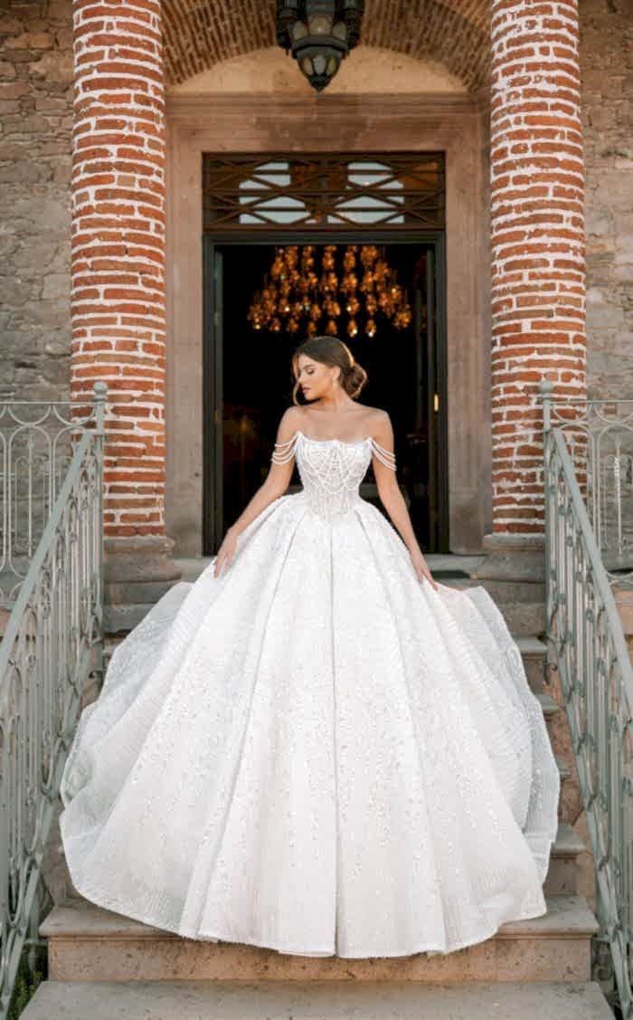 Prenses Pileli Straplez Kesim Beli V Detaylı Prenses Gelinlik