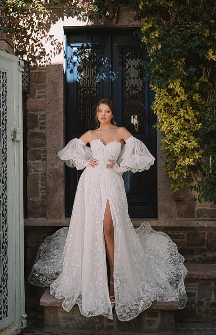 3 Boyutlu Balon Kollu Yırtmaç Detaylı Helen Gelinlik