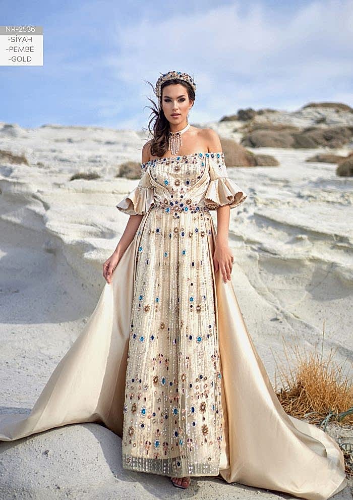 Madonna Yaka Kol Fırfır Detaylı Renkli Taşlı Bindallı