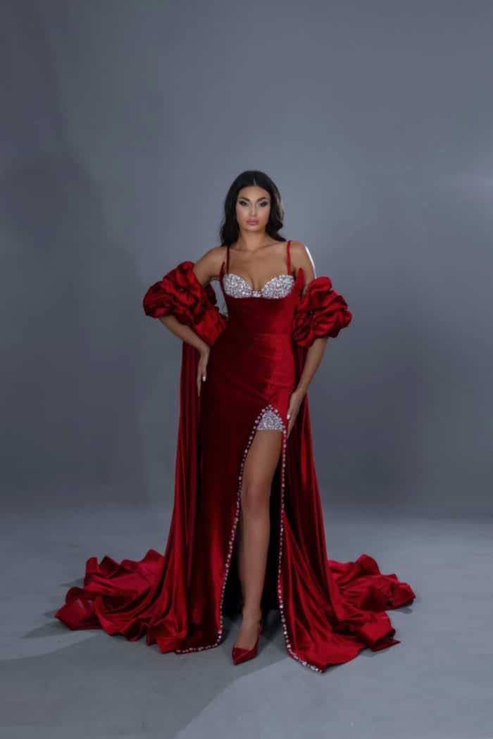 Kadife Detaylı Yırtmaç Kesim ve Taş İşlemeli Kına Elbisesi