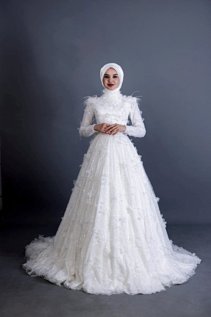 Helen Kesim 3 Boyutlu Çiçekli Tesettür Gelinlik