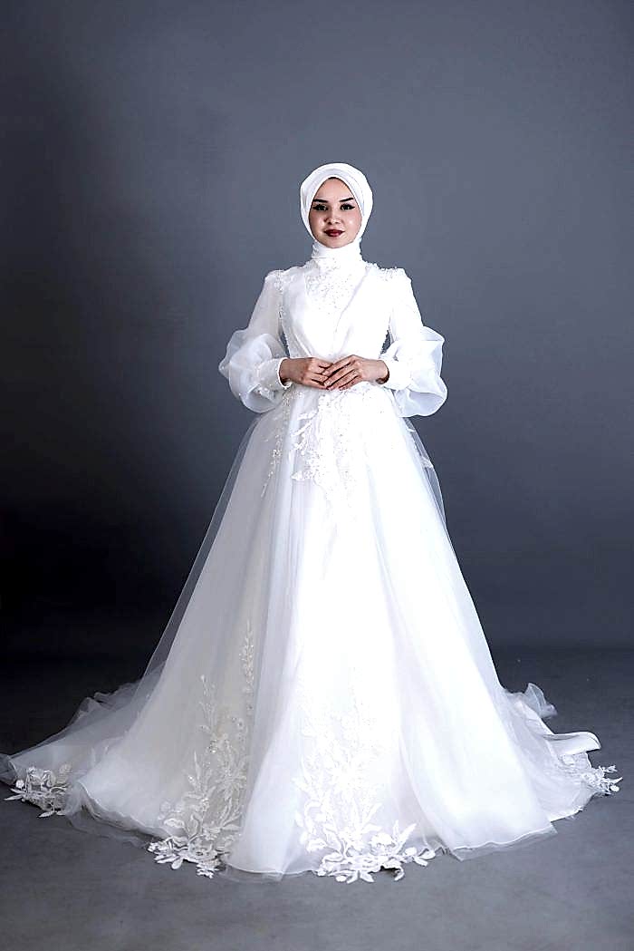 Yumuşak Saten Kumaş Balon Kol Detaylı Tesettür Gelinlik