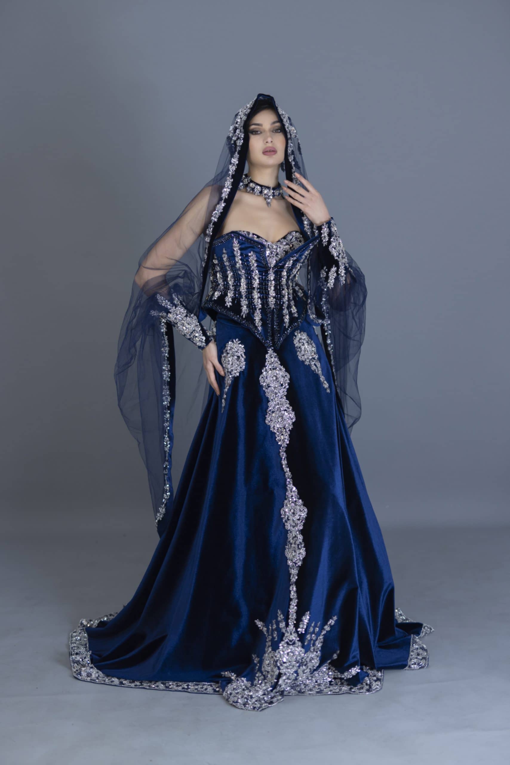 Korsaj Detaylı Zarif Sare Örtülü Bindallı